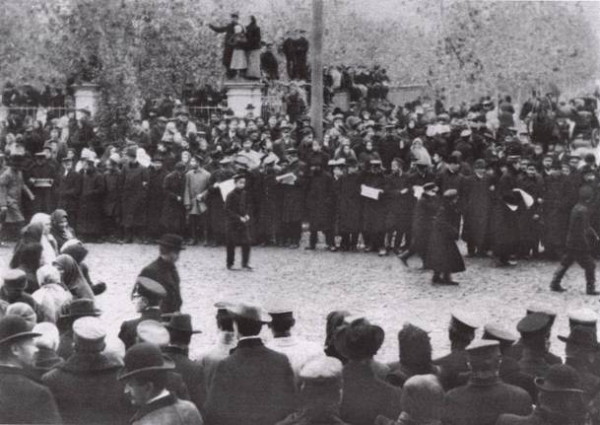 Image - A street rally during the October 1905 strike in Kharkiv.